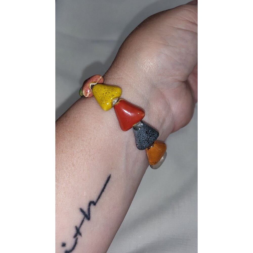 Colorful synthetic stones stretch bracelet - Picture 6 of 6